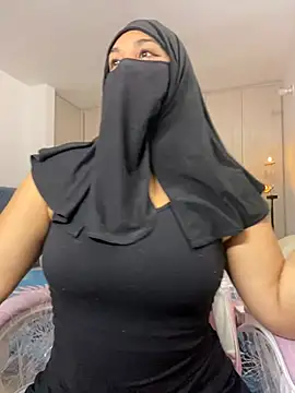 Snapshot of Jameela chatting on 01.02.25 Jameela online show from 01.02.25