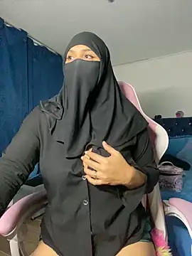 Snapshot of Jameela chatting on 01.11.25 Jameela online show from 01.11.25