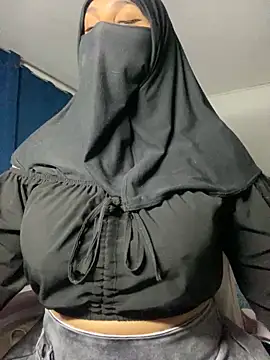 Snapshot of Jameela chatting on 01.20.25 Jameela online show from 01.20.25