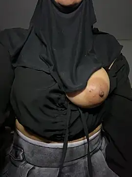 Snapshot of Jameela chatting on 01.21.25 Jameela online show from 01.21.25