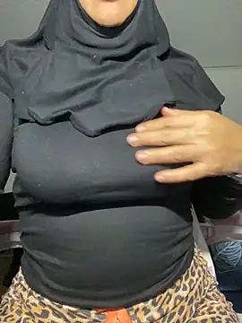 Snapshot of Jameela chatting on 01.23.25 Jameela online show from 01.23.25