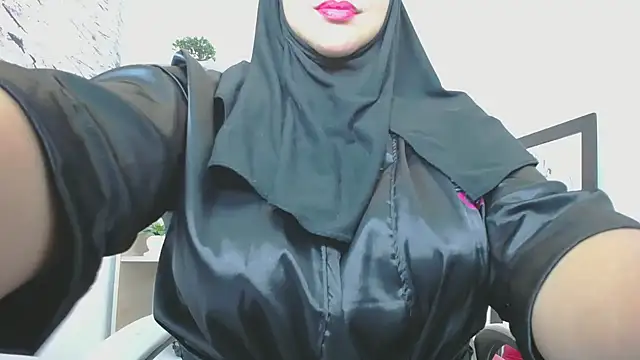 Snapshot of Jameela chatting on 01.27.25 Jameela online show from 01.27.25