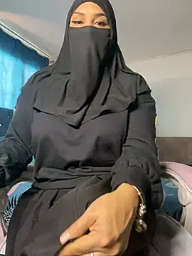 Snapshot of Jameela chatting on 02.04.25 Jameela online show from 02.04.25