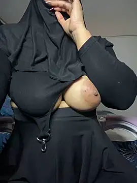 Snapshot of Jameela chatting on 02.07.25 Jameela online show from 02.07.25