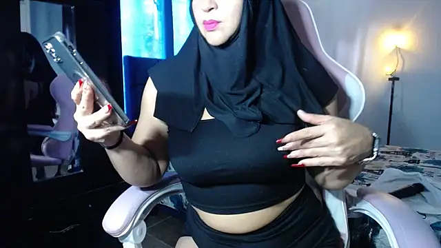 Snapshot of Jameela chatting on 02.07.25 Jameela online show from 02.07.25