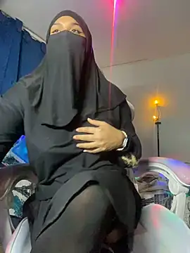 Snapshot of Jameela chatting on 02.11.25 Jameela online show from 02.11.25