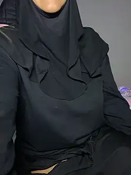 Snapshot of Jameela chatting on 02.13.25 Jameela online show from 02.13.25