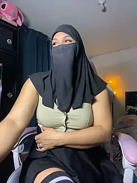 Snapshot of Jameela chatting on 02.18.25 Jameela online show from 02.18.25