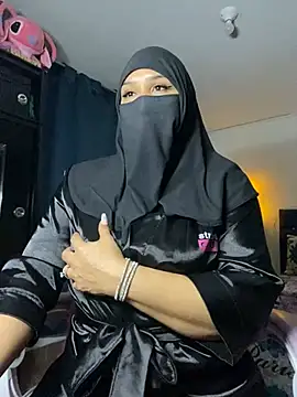 Snapshot of Jameela chatting on 02.19.25 Jameela online show from 02.19.25