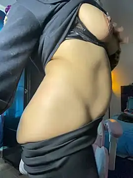 Snapshot of Jameela chatting on 02.23.25 Jameela online show from 02.23.25