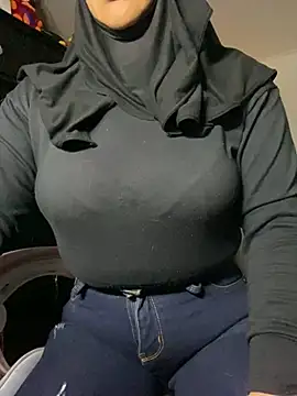 Snapshot of Jameela chatting on 02.25.25 Jameela online show from 02.25.25