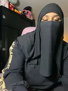 Snapshot of Jameela chatting on 03.03.25 Jameela online show from 03.03.25