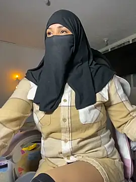 Snapshot of Jameela chatting on 03.08.25 Jameela online show from 03.08.25