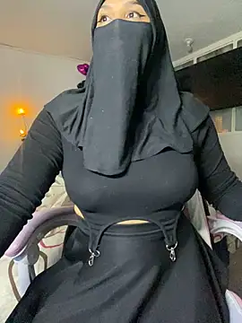 Snapshot of Jameela chatting on 03.10.25 Jameela online show from 03.10.25