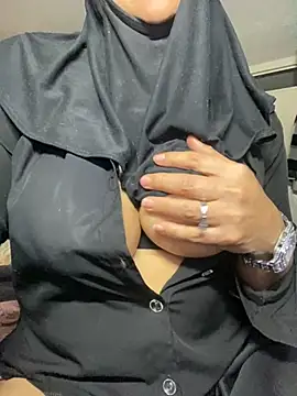 Snapshot of Jameela chatting on 03.18.25 Jameela online show from 03.18.25