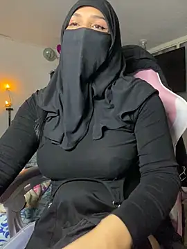 Snapshot of Jameela chatting on 03.20.25 Jameela online show from 03.20.25