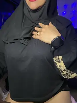 Snapshot of Jameela chatting on 09.18.25 Jameela online show from 09.18.25