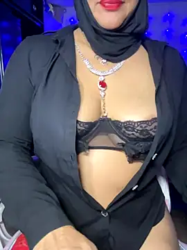 Snapshot of Jameela chatting on 10.29.25 Jameela online show from 10.29.25