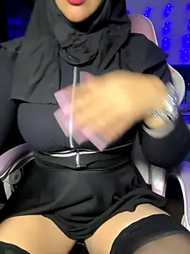 Snapshot of Jameela chatting on 11.03.25 Jameela online show from 11.03.25