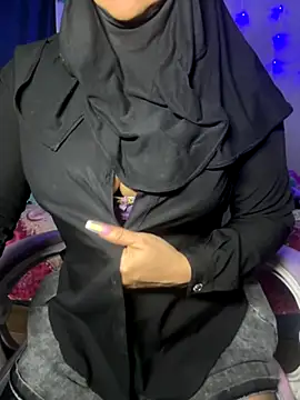 Snapshot of Jameela chatting on 11.12.25 Jameela online show from 11.12.25