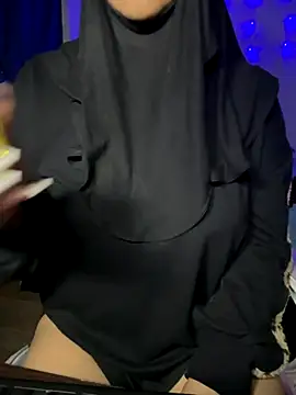 Snapshot of Jameela chatting on 11.25.25 Jameela online show from 11.25.25