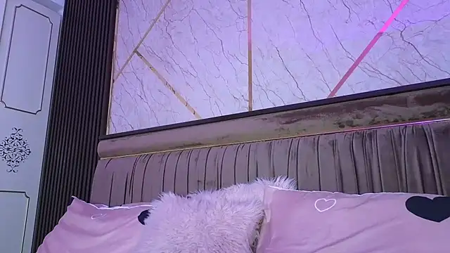 Snapshot of Allys chatting on 12.16.24 Allys online show from 12.16.24