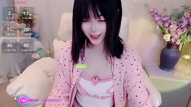 Snapshot of yoyoyo_99 chatting on 02.04.25 yoyoyo 99 online show from 02.04.25