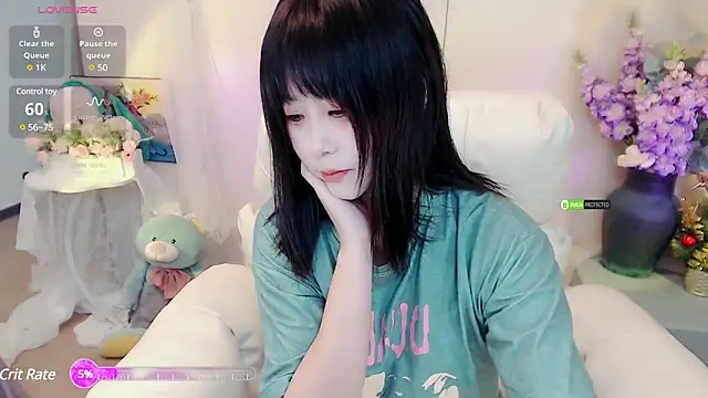 Snapshot of yoyoyo_99 chatting on 02.15.25 yoyoyo 99 online show from 02.15.25