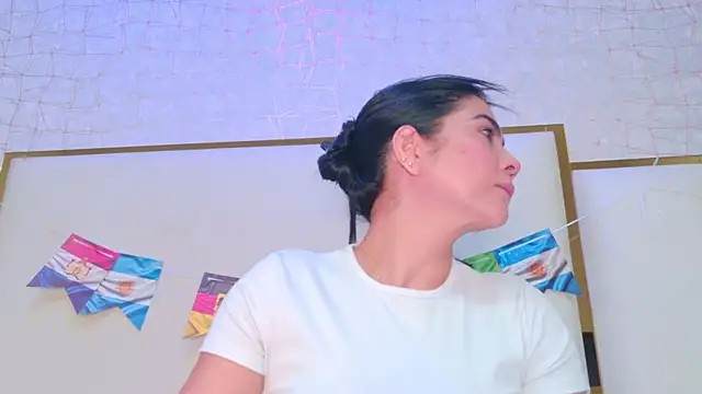 Snapshot of paola_rodriguez chatting on 06.30.26 paola rodriguez online show from 06.30.26