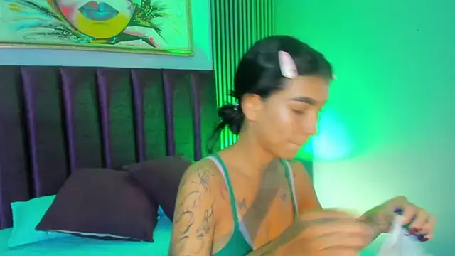 LauraAristizabal online show from 11.21.25