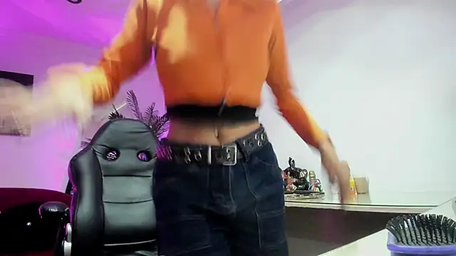 Meghan320 online show from 10.31.25