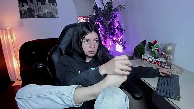 Meghan320 online show from 12.15.25