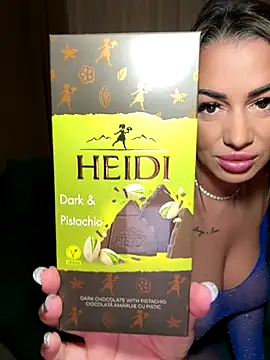 KirstieVegas online show from 10.18.25