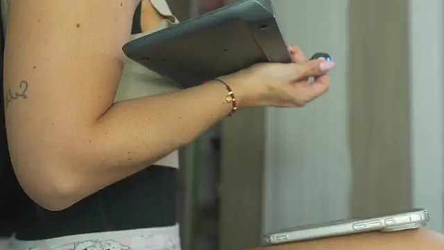 sarah hiill online show from 04.21.26