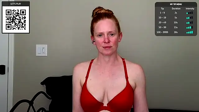 Snapshot of CharlotteDoe chatting on 11.18.25 CharlotteDoe online show from 11.18.25