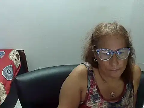 Snapshot of charrysexy1 chatting on 12.11.24 charrysexy1 online show from 12.11.24