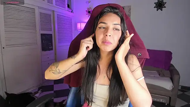 Miss Nicole online show from 01.14.25