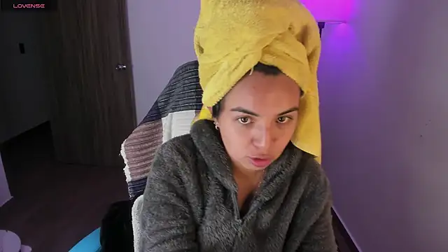 Miss Nicole online show from 11.20.25