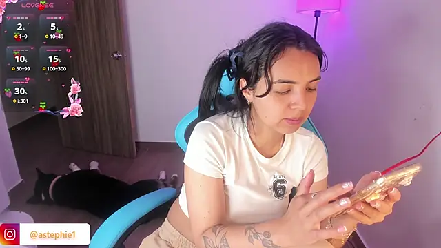 Miss Nicole online show from 11.26.25