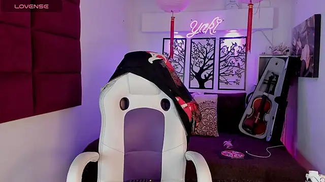 Yaki Tai online show from 03.16.25