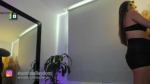 Snapshot of antonella_dom1 chatting on 11.20.25 antonella dom1 online show from 11.20.25