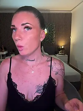 Snapshot of LizaRoxx chatting on 07.17.26 LizaRoxx online show from 07.17.26