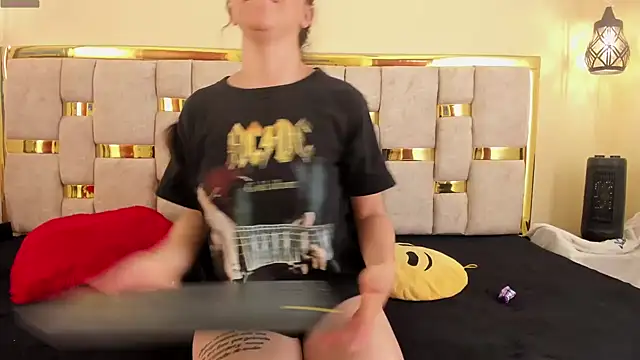 Snapshot of ttata_3 chatting on 02.11.25 ttata 3 online show from 02.11.25