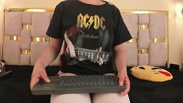 Snapshot of ttata_3 chatting on 03.10.25 ttata 3 online show from 03.10.25