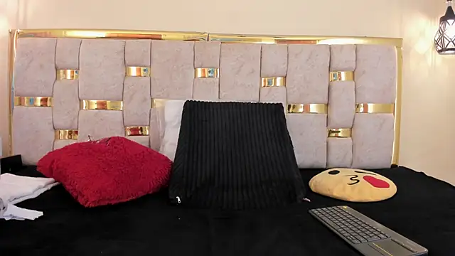 Snapshot of ttata_3 chatting on 11.19.25 ttata 3 online show from 11.19.25