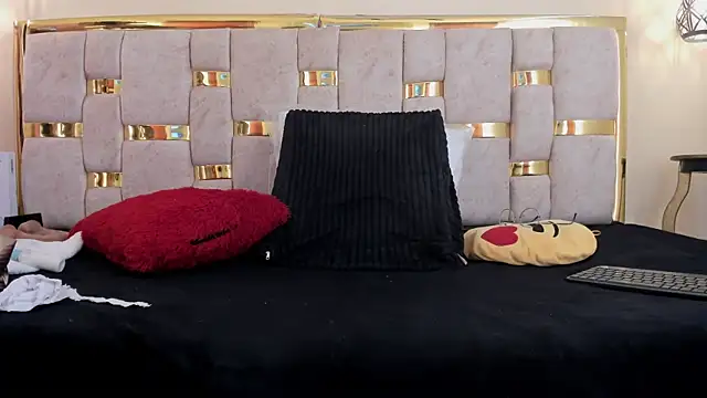 Snapshot of ttata_3 chatting on 11.27.25 ttata 3 online show from 11.27.25