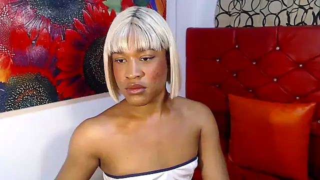 Snapshot of dirtydolltsx chatting on 10.31.25 dirtydolltsx online show from 10.31.25