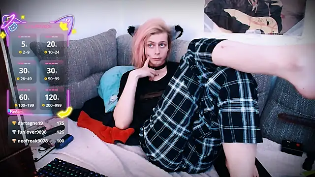 Littlepinkcat online show from 10.28.25