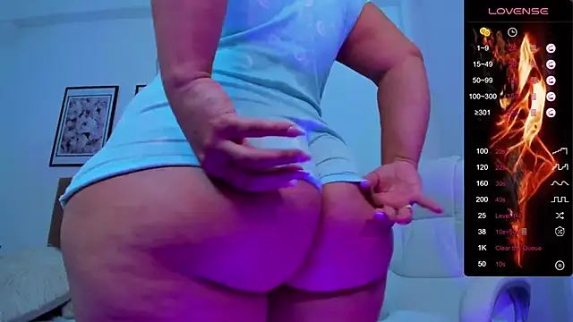 Snapshot of sofihill01 chatting on 02.27.25 sofihill01 online show from 02.27.25