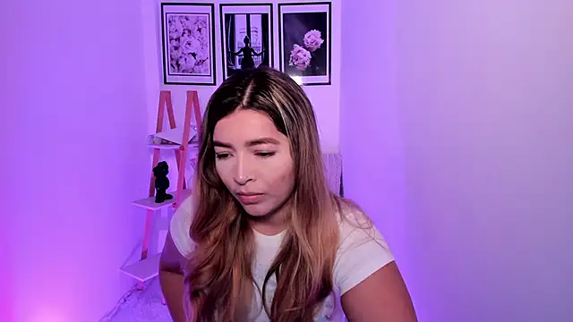 Snapshot of sofihill01 chatting on 10.07.25 sofihill01 online show from 10.07.25